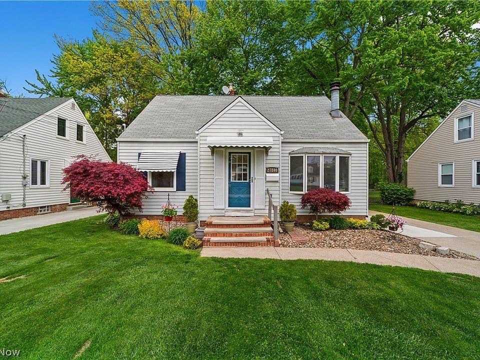 27840 Lincoln Rd, Bay Village, OH 44140